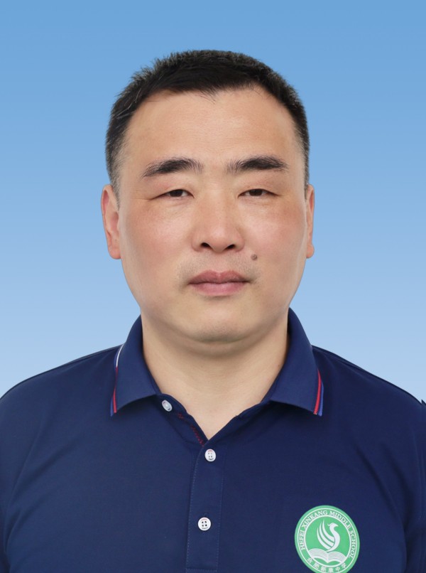 陈世宝  德育副主任兼化学教师